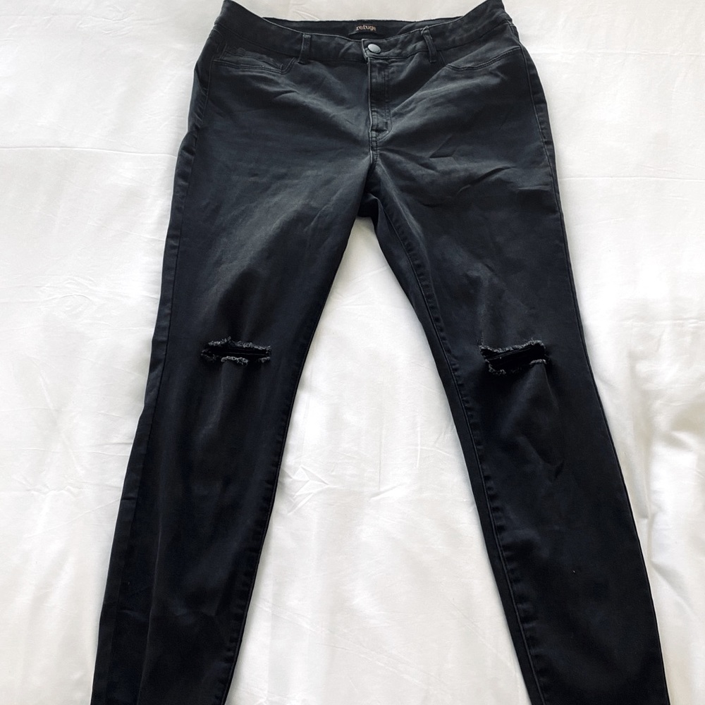 Women’s-Black Distressed w/light wash - Size 14